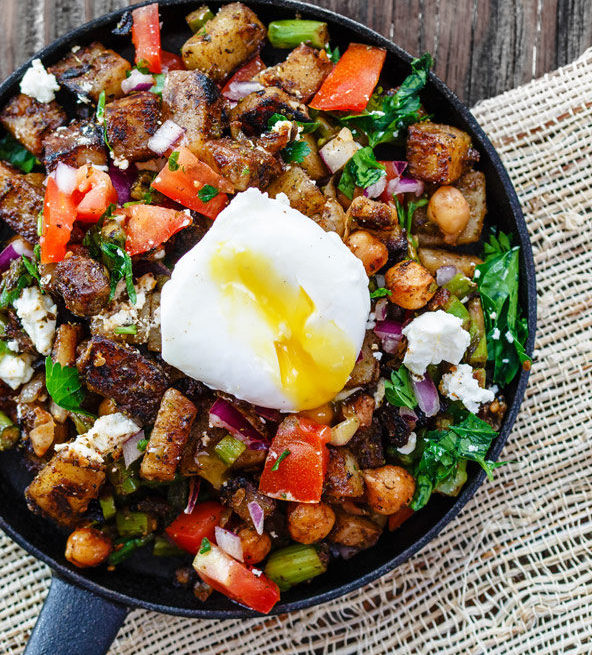 MEDITERRANEAN POTATO HASH WITH ASPARAGUS, CHICKPEAS AND POACHED EGGS
