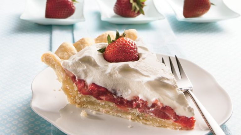Stuffed-Crust Strawberry Cream Pie