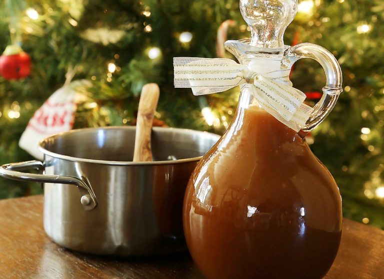 EASY HOMEMADE APPLE CIDER SYRUP