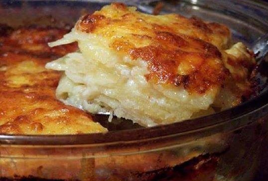 Easy & Delicious Cheesy Scalloped Potato Casserole