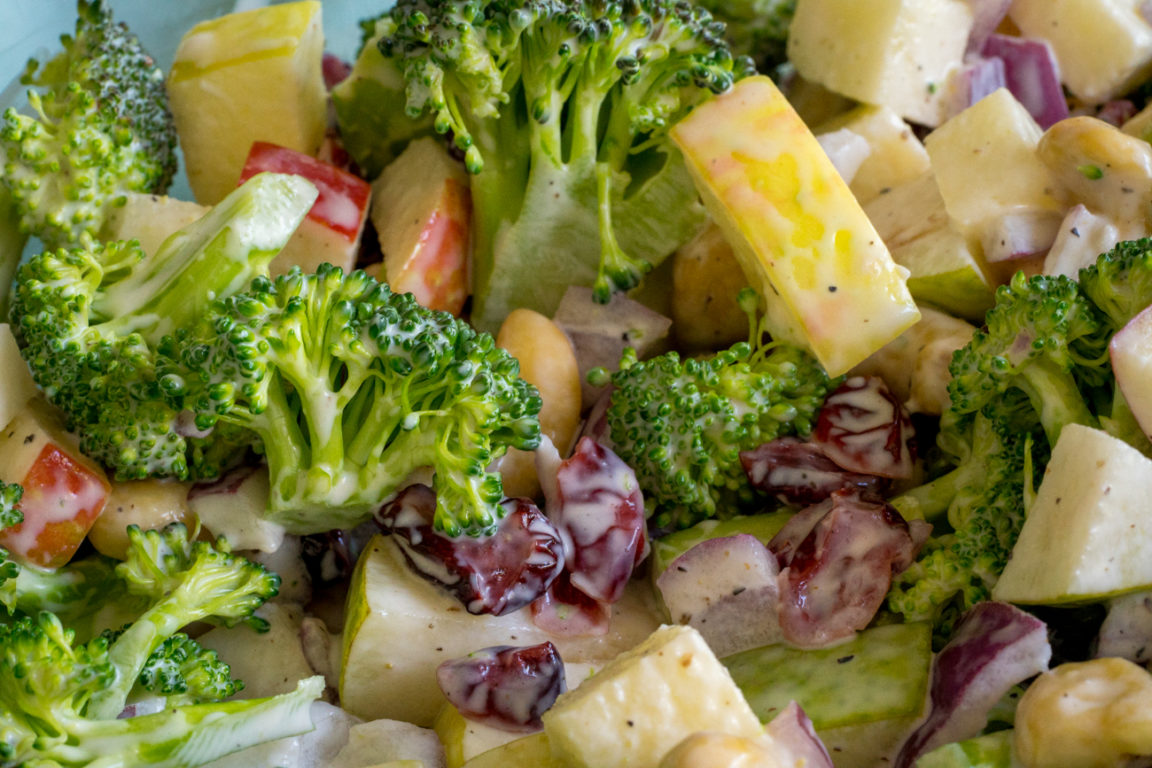 Poolside Broccoli Salad - loversrecipes