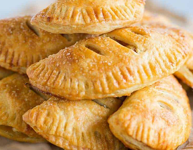 SHARE 8 FRESH BAKED HAND APPLE PIES