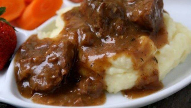 SLOW COOKED TRI TIPS & GRAVY WITH MASHED POTATOES