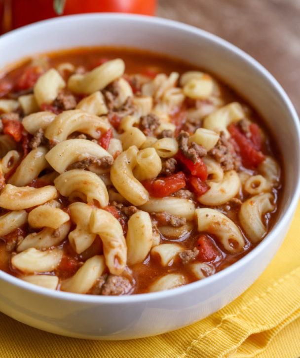 SLOW COOKER BEEF AND TOMATO MACARONI SOUP - loversrecipes