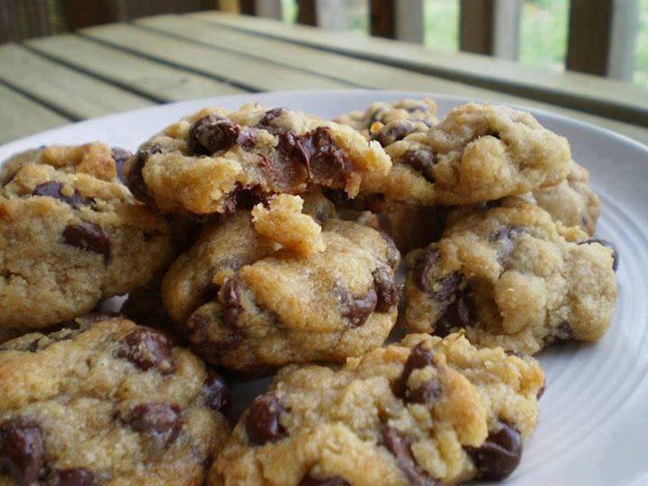 Soft, Chewy and Cakey Chocolate Chip Cookies
