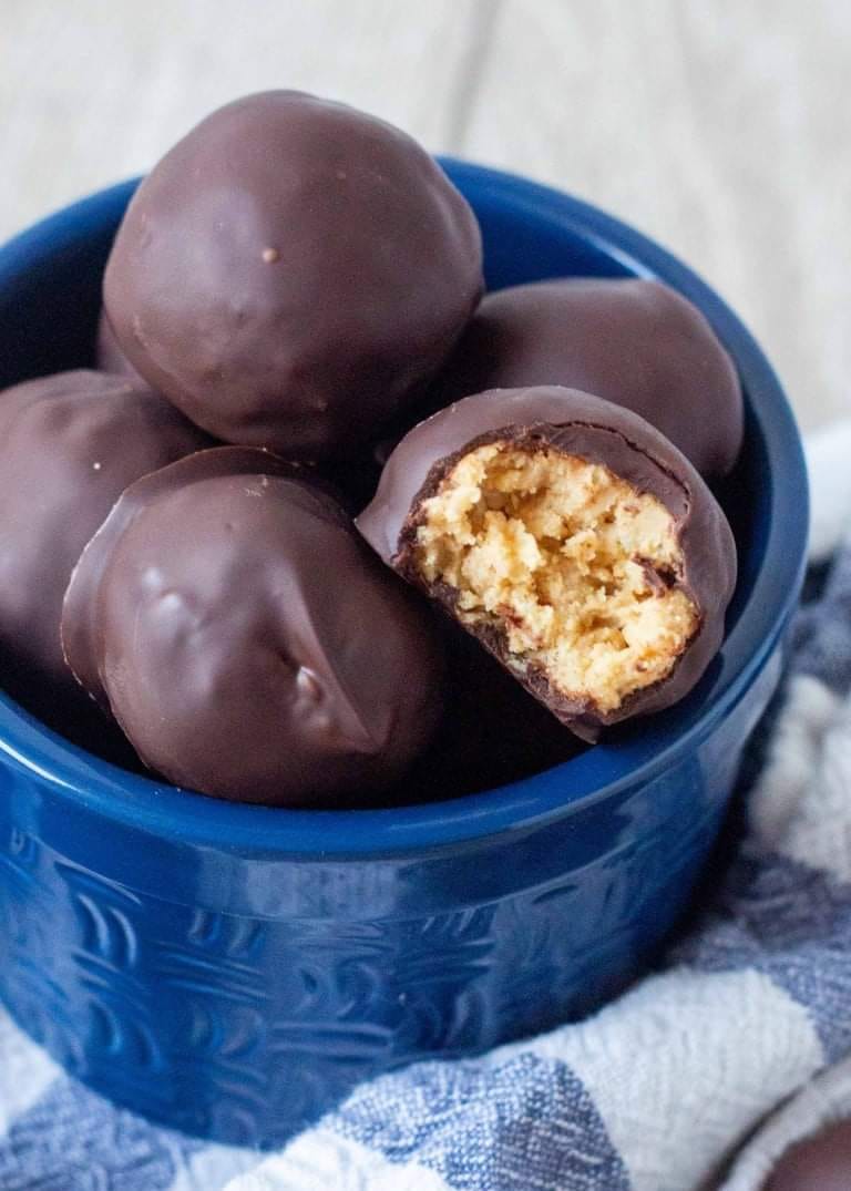 Peanut butter balls with rice krispies