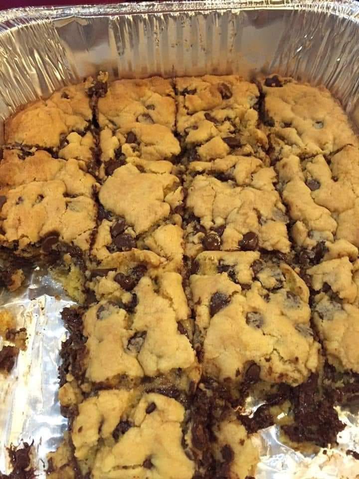 Lazy chocolate chip cookie bars Recipe