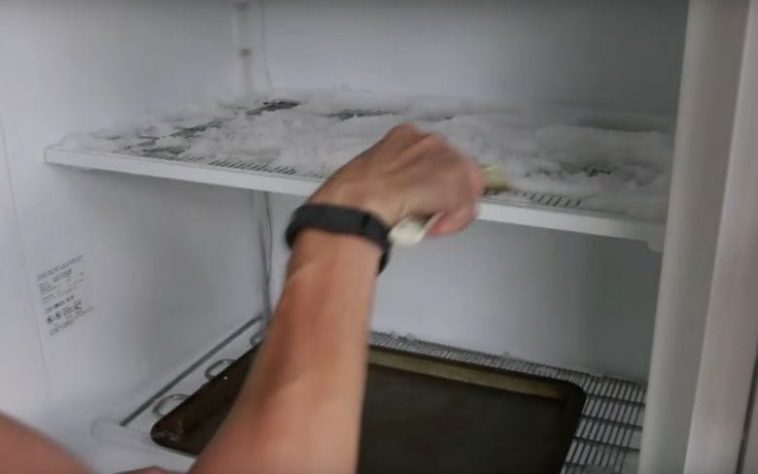 Think defrosting your freezer is difficult? It’s not! It’s super easy with THIS handy trick!