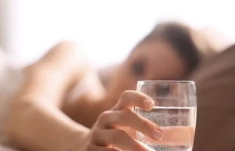 Are you often thirsty in the middle of the night? This is the reason and the solution
